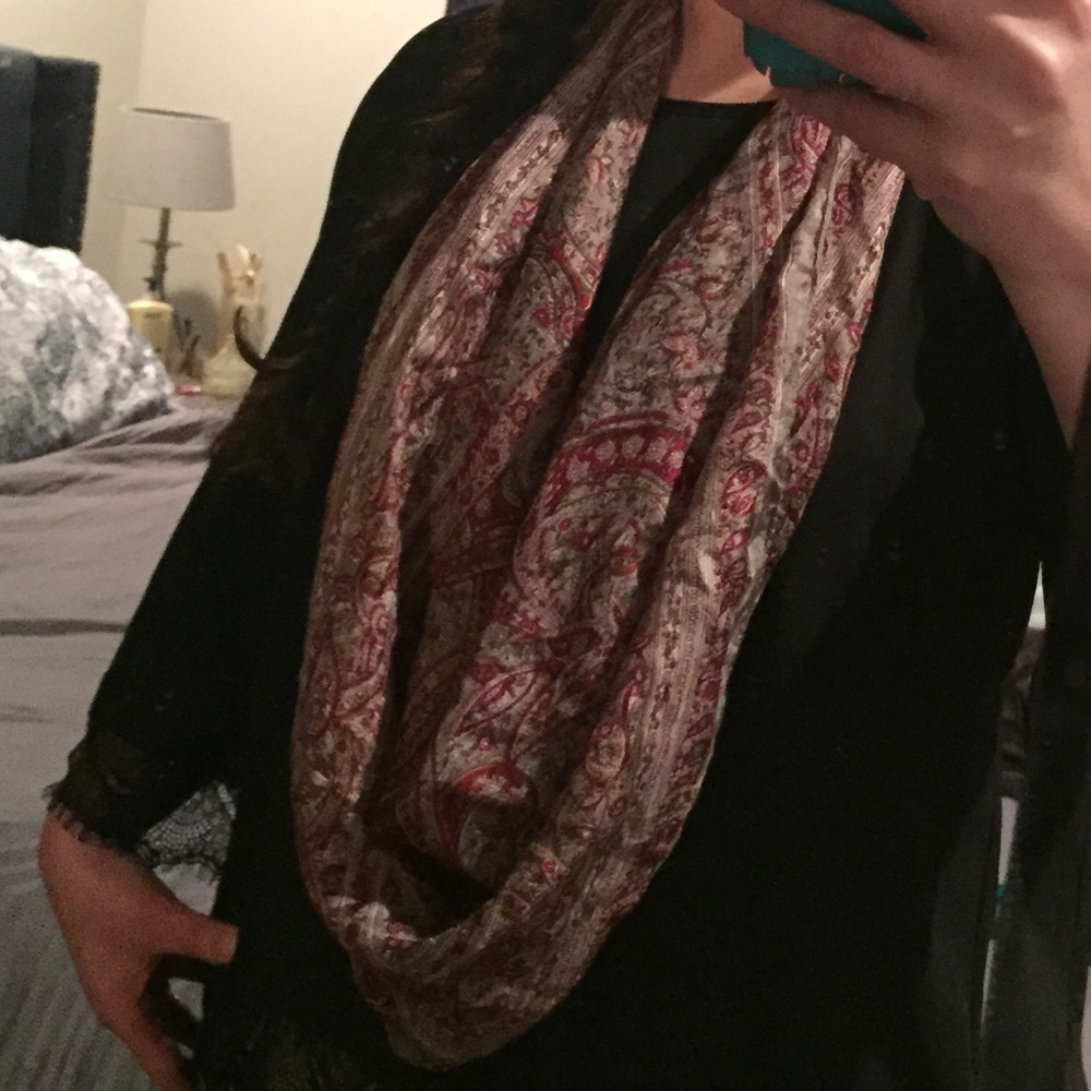 🍍 Boho chic- silk paisley scarf